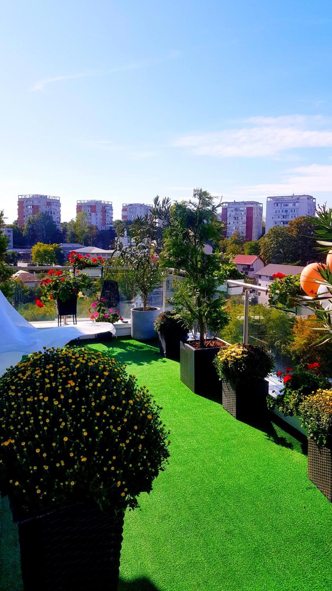 Penthouse View Aeroport Iasi Apartment Exterior photo