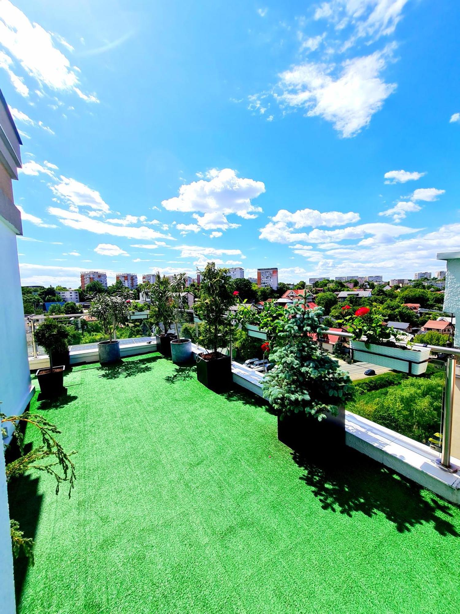 Penthouse View Aeroport Iasi Apartment Exterior photo