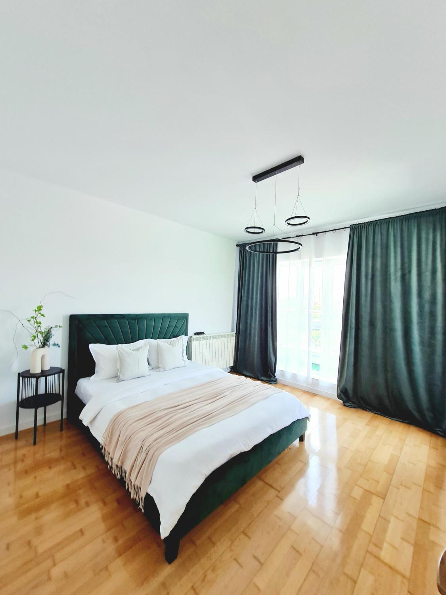 Penthouse View Aeroport Iasi Apartment Exterior photo