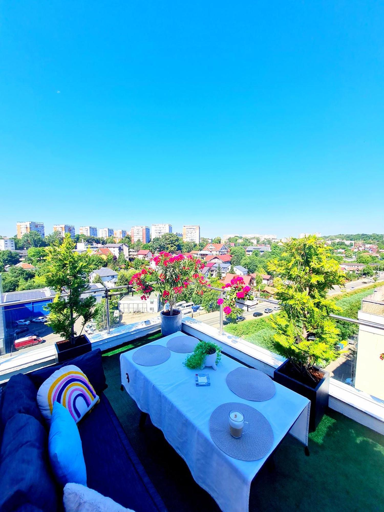 Penthouse View Aeroport Iasi Apartment Exterior photo
