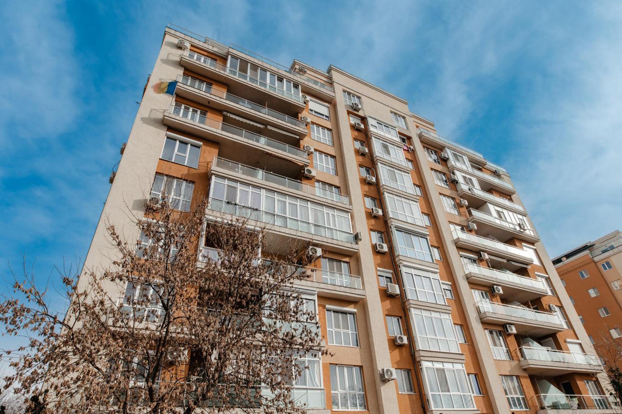 Penthouse View Aeroport Iasi Apartment Exterior photo